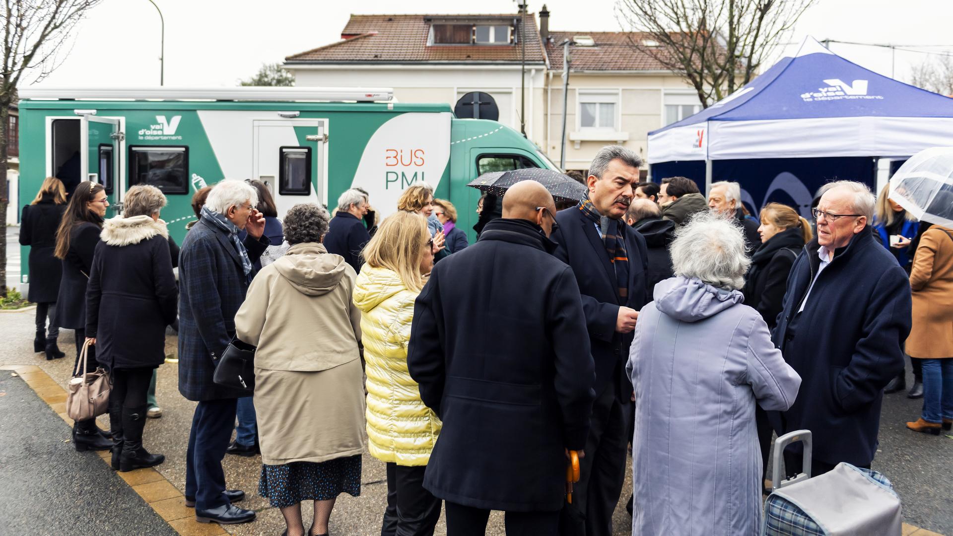 Le bus PMI de passage à Argenteuil Site de la ville d’Argenteuil