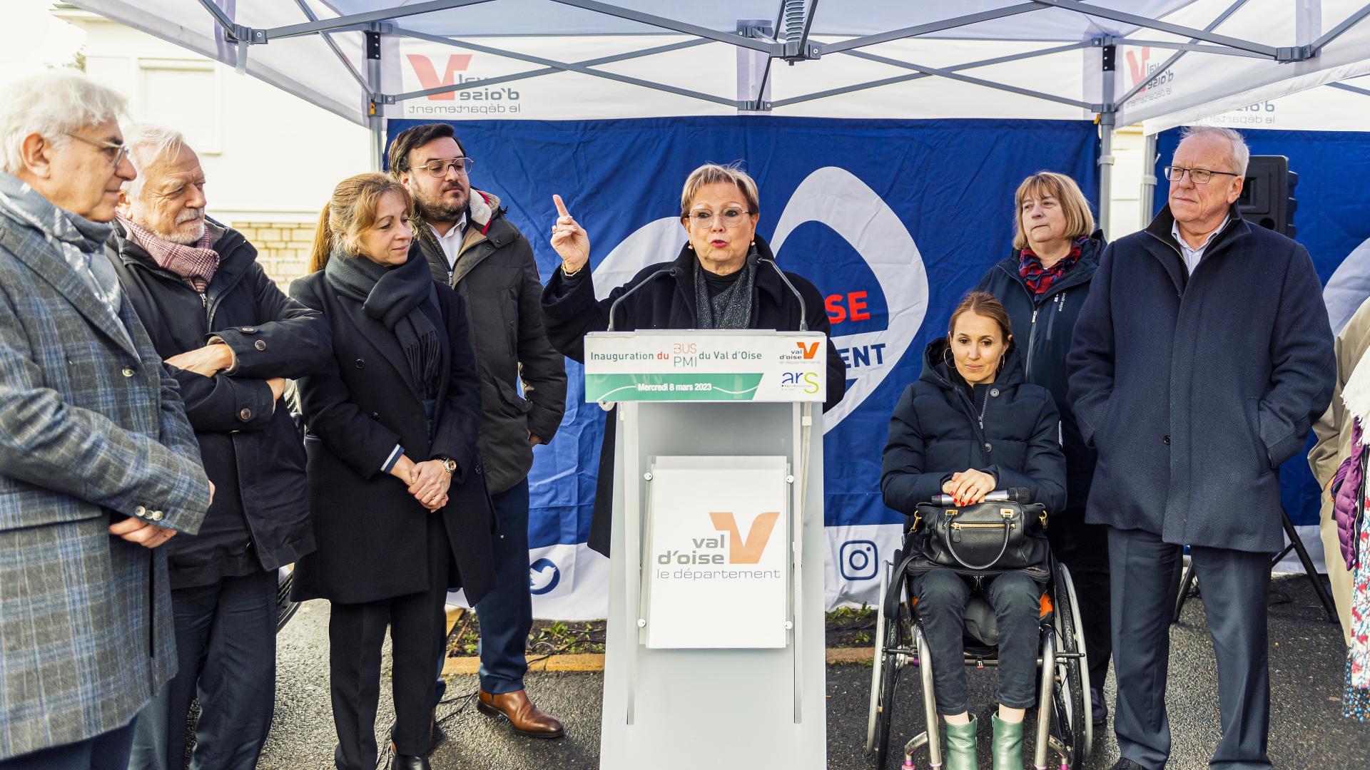 Le bus PMI de passage à Argenteuil Site de la ville d’Argenteuil